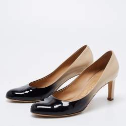 مملوكة مسبقًا Salvatore Ferragamo Beige/Black Patent Slip On Pumps Size 38