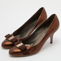 Pre Owned Salvatore Ferragamo Metallic Brown Leather Vara Bow Pumps Size 38.5