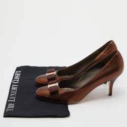 Pre Owned Salvatore Ferragamo Metallic Brown Leather Vara Bow Pumps Size 38.5