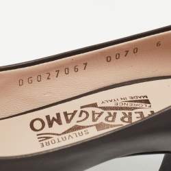 Pre Owned Salvatore Ferragamo Dark Brown Leather Vara Bow Round Toe Pumps Size 36.5