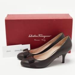 Pre Owned Salvatore Ferragamo Dark Brown Leather Vara Bow Round Toe Pumps Size 36.5