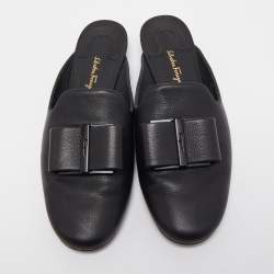 مملوكة مسبقًا Salvatore Ferragamo Black Leather Vara Bow Mule Slides Size 36.5