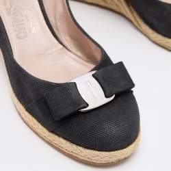 Pre Owned حذاء سالفاتوري فيراغامو "دارلي" كعب روكي إسبادريل مزين فيونكة كانفاس بني مقاس 38.5