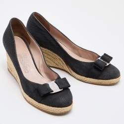 Pre Owned حذاء سالفاتوري فيراغامو "دارلي" كعب روكي إسبادريل مزين فيونكة كانفاس بني مقاس 38.5