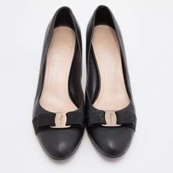 Pre Owned Salvatore Ferragamo Black Leather Vara Bow Pumps Size 39.5