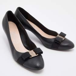 Pre Owned Salvatore Ferragamo Black Leather Vara Bow Pumps Size 39.5