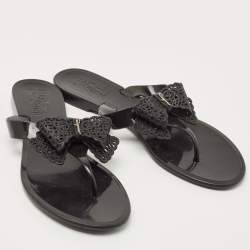 مملوكة مسبقًا Salvatore Ferragamo Black Rubber Bali Thong Sandals Size 38.5