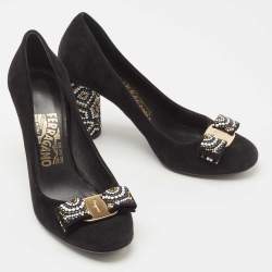 مملوكة مسبقًا Salvatore Ferragamo Black Suede Vara Bow Eva Mosaic Pumps Size 37