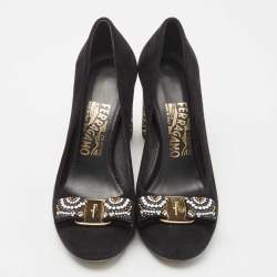 مملوكة مسبقًا Salvatore Ferragamo Black Suede Vara Bow Eva Mosaic Pumps Size 37