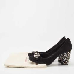 مملوكة مسبقًا Salvatore Ferragamo Black Suede Vara Bow Eva Mosaic Pumps Size 37