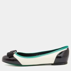 Pre Owned حذاء فلات باليه سالفاتوري فيراغامو فارينا جلد لامع أزرق مقاس 38.5