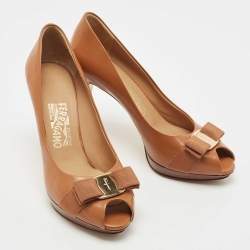 Pre Owned Salvatore Ferragamo Brown Leather Vara Bow Peep Toe Platform Pumps Size 39