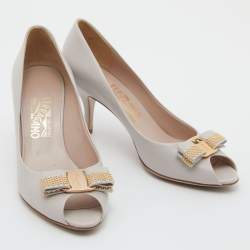 Pre Owned Salvatore Ferragamo Grey Leather Vara Bow Pumps Size 38.5