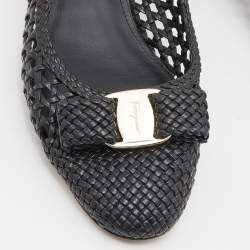 Pre Owned Salvatore Ferragamo Woven Black Leather Vara Bow Pumps Size 39.5