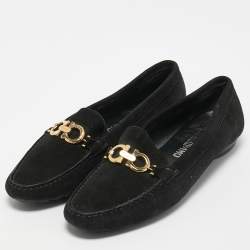 مملوكة مسبقًا Salvatore Ferragamo Black Suede Gancini Loafers Size 41.5