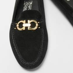 مملوكة مسبقًا Salvatore Ferragamo Black Suede Gancini Loafers Size 41.5