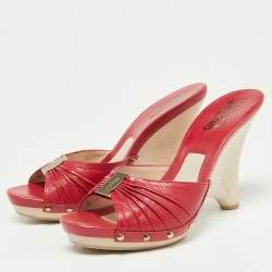 مملوكة مسبقًا Salvatore Ferragamo Red Leather Wedge Slide Sandals Size 39.5