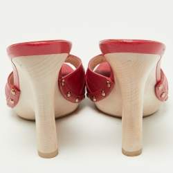 مملوكة مسبقًا Salvatore Ferragamo Red Leather Wedge Slide Sandals Size 39.5