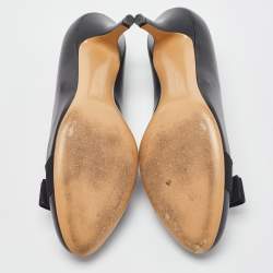 مملوكة مسبقًا Salvatore Ferragamo Black Leather Vara Bow Pumps Size 38.5