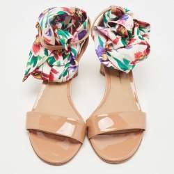 مملوكة مسبقًا Salvatore Ferragamo Beige Patent Leather Scarf-tie Ankle Wrap Sandals Size 39.5