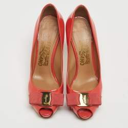 Pre Owned Salvatore Ferragamo Coral Orange Patent Leather Vara Bow Peep Toe Pumps Size 35.5