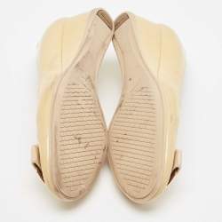 Pre Owned حذاء كعب عالي سالفاتوري فيراغامو جلد بيج لامع بفيونكة فارا كعب روكي مقاس 38.5