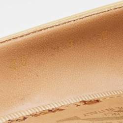 Pre Owned حذاء كعب عالي سالفاتوري فيراغامو جلد بيج لامع بفيونكة فارا كعب روكي مقاس 38.5