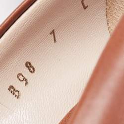 مملوكة مسبقًا Salvatore Ferragamo Brown Leather Vara Bow Pumps Size 37.5