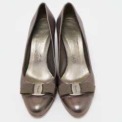 Pre Owned Salvatore Ferragamo Metallic Leather Vara Bow Wedge Pumps Size 38