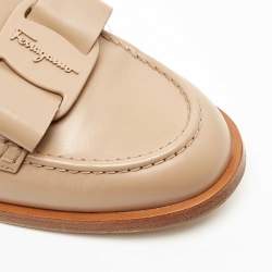 Pre Owned Salvatore Ferragamo Beige Leather Vivaldo Bow Loafers Size 39.5