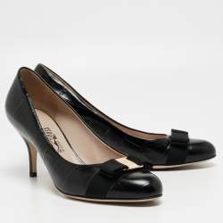 Pre Owned Salvatore Ferragamo Black Embossed Crocodile Vara Bow Pumps Size 41.5 