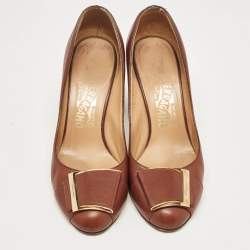 Pre Owned Salvatore Ferragamo Brown Leather Buckle Detail Pumps Size 38.5