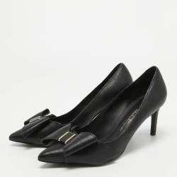 مملوكة مسبقًا Salvatore Ferragamo Black Leather Bow Pointed Toe Pumps Size 37.5