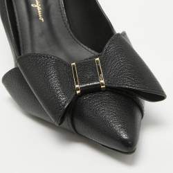 مملوكة مسبقًا Salvatore Ferragamo Black Leather Bow Pointed Toe Pumps Size 37.5