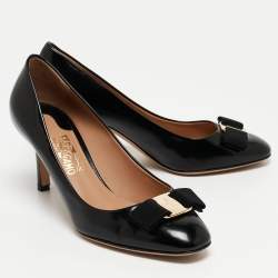 Pre Owned Salvatore Ferragamo Black Leather Vara Bow Pumps Size 38