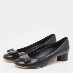 Pre Owned Salvatore Ferragamo Black Leather Vara Bow Pumps Size 39.5