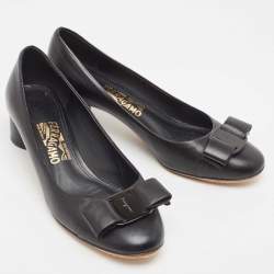 Pre Owned Salvatore Ferragamo Black Leather Vara Bow Pumps Size 39.5