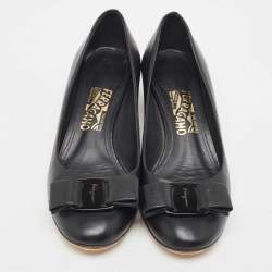 Pre Owned Salvatore Ferragamo Black Leather Vara Bow Pumps Size 39.5