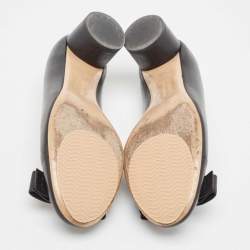 Pre Owned Salvatore Ferragamo Black Leather Vara Bow Pumps Size 39.5