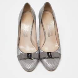 Salvatore Ferragamo Grey Textured Leather Vara Bow Pumps Size 39.5