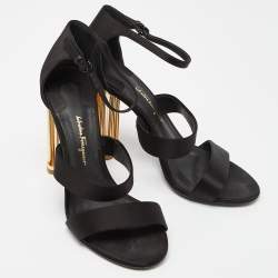مملوكة مسبقًا Salvatore Ferragamo Black Satin Ankle Strap Block Heel Sandals Size 39