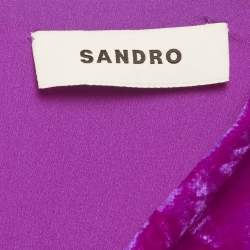 مملوكة مسبقًا فستان ساندرو فوشيا من المخمل بياقة على شكل V قصير حجم صغير