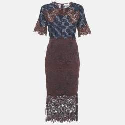 مملوكة مسبقًا طقم تنورة وبلوزة دانتيل باللون الأزرق البحري والبرغندي ساندرو حجم صغير