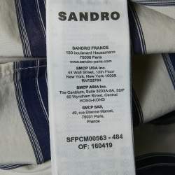 مملوكة مسبقًا سندرو بلوزة بأزرار من القطن المخطط الأزرق بتفاصيل ياقة كبيرة الحجم مقاس صغير جداً