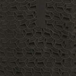 مملوكة مسبقًا فستان ساندرو أسود دانتيل بتفاصيل حواف متباينة مستقيم متوسط الحجم