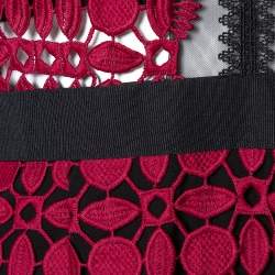 Pre Owned فستان سيلف بورتريت متوسط الطول بحواف متباينه اللون دانتيل غيبور عنابي مقاس وسط (ميديوم)