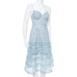 مملوكة مسبقًا فستان سيلف بورتريت متوسط الطول طبقات دانتيل بايزلي أزرق فاتح مقاس وسط (ميديوم)