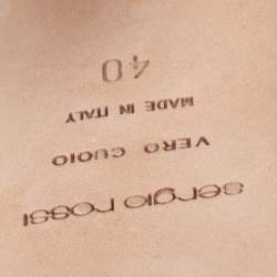 مملوكة مسبقًا صندل سيرجيو روسي ايدويغد جلد لامع أسود نعل سميك مقاس 40