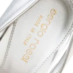 Pre Owned حذاء كعب عالي سيرجيو روسي مقدمة مفتوحة تفاصيل فيونكة قماش فضي ميتالك مقاس 37