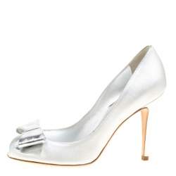 Pre Owned حذاء كعب عالي سيرجيو روسي مقدمة مفتوحة تفاصيل فيونكة قماش فضي ميتالك مقاس 37